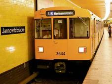 u-bahn-9495130-mfbq,templateId=renderScaled,property=Bild,width=227.jpg